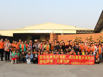青青草成人在线2017年公司旅游合影