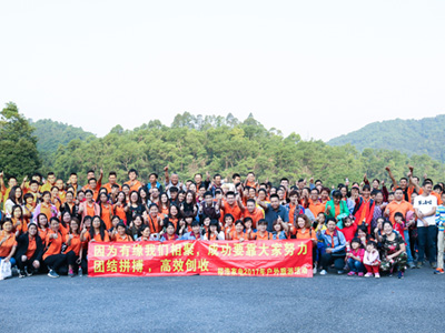 青青草成人在线2017年公司旅游目的地合影