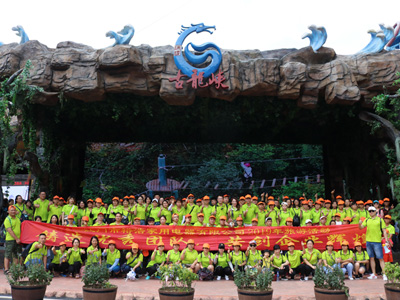 青青草成人在线2019年公司旅游合影